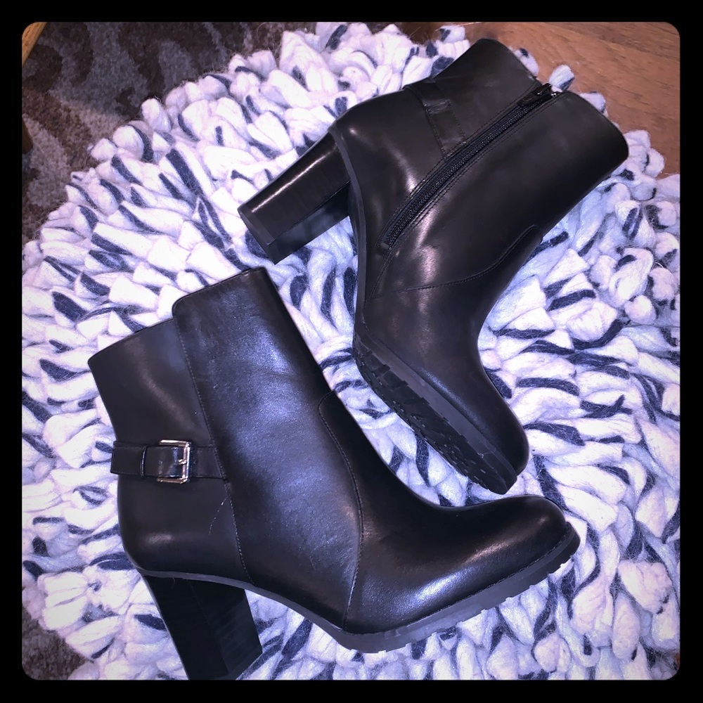 NWOB Lauren Ralph Lauren Cabrey Boots Black 7.5